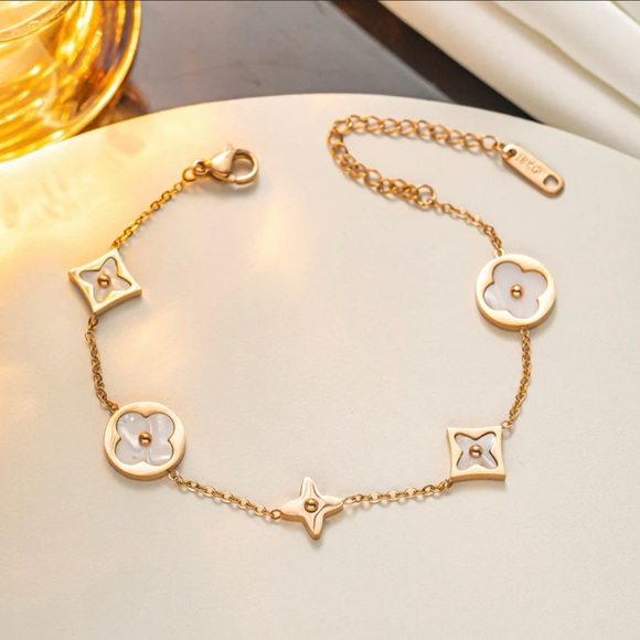 Moderate Minimalist Luxury Round Geometric Jewelry Set - Picture 6 of 6